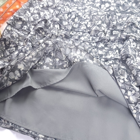 Loft Ruffled Floral Layered Gray Skirt Sz 4 - Picture 12 of 13
